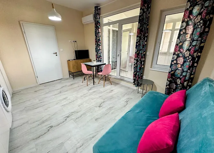 Flamingo Center Warna